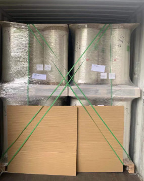 Kleur Geel PE Warmteverminder / LLDPE Stretch Film Voor Verpakkingsfles / Drankverpakkingsbescherming