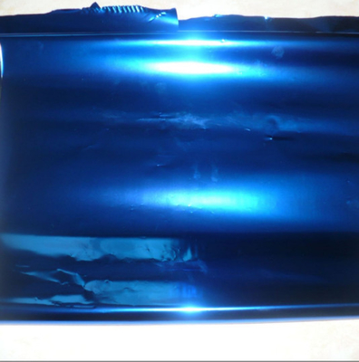 Polyester rozengoud film papier gemetalliseerde film China rode film glanzend papier diep meer blauw aluminium folie lint
